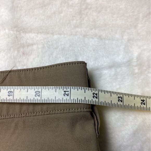 Duluth Trading Company Tan Flex Dry On The Fly Relaxed Fit Shorts Size 44 - Picture 8 of 10